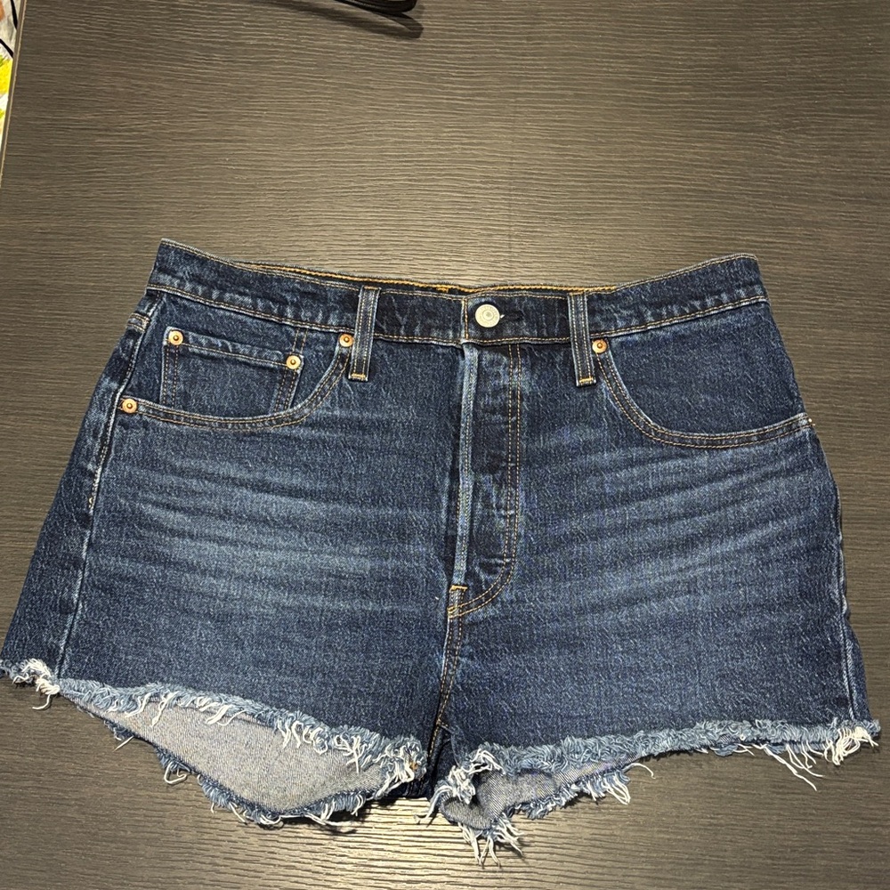 Levi’s Women’s Blue Denim 501 Cutoff Button Fly Classic Shorts Size 32”‎